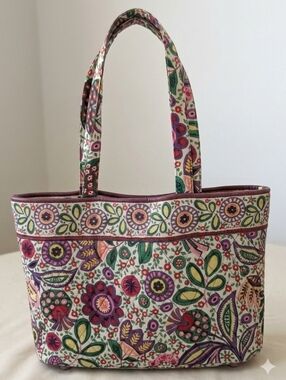 Vera Bradley Viva La Vera Floral Pattern Cotton Tote.